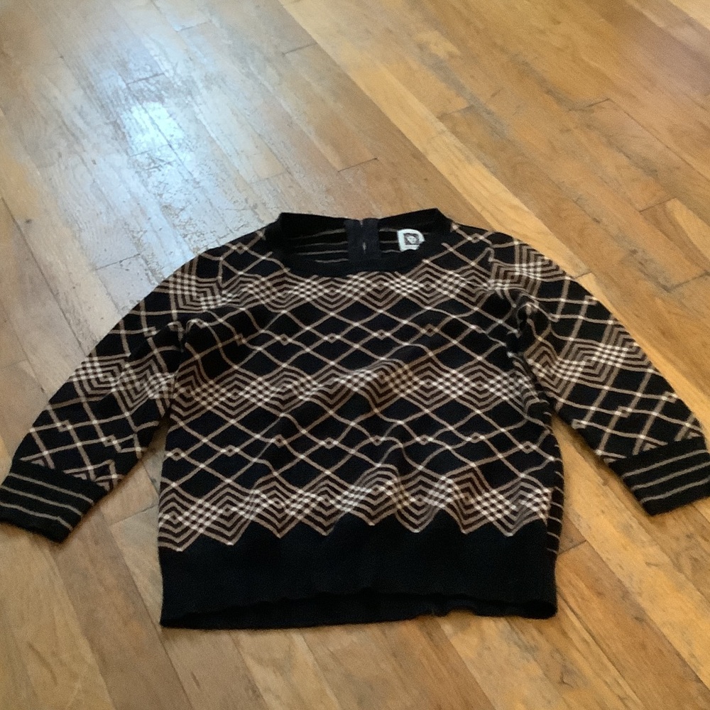 ⭐️Women’s Black Sweater with Brown Geometric Pattern⭐️